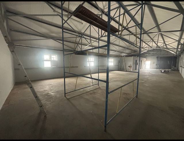 200M² WAREHOUSE TO LET IN STRAND INDUSTRIA
